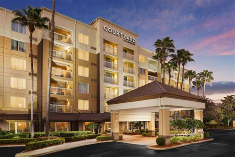 COURTYARD HOTEL .